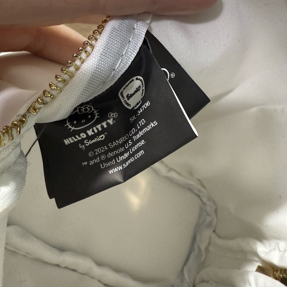 Hello Kitty Glitter Crossbody Bag - Picture 8 of 9